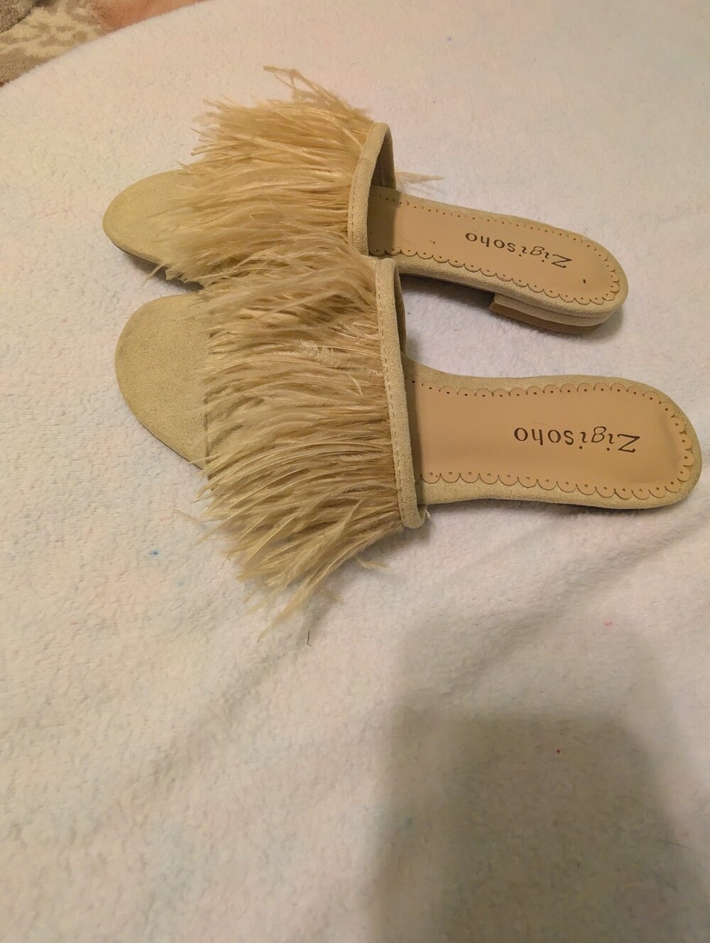 ZIGI SOHO Womens Tan Ostrich Feather Taylah Round Toe Slide Sandals 7 M